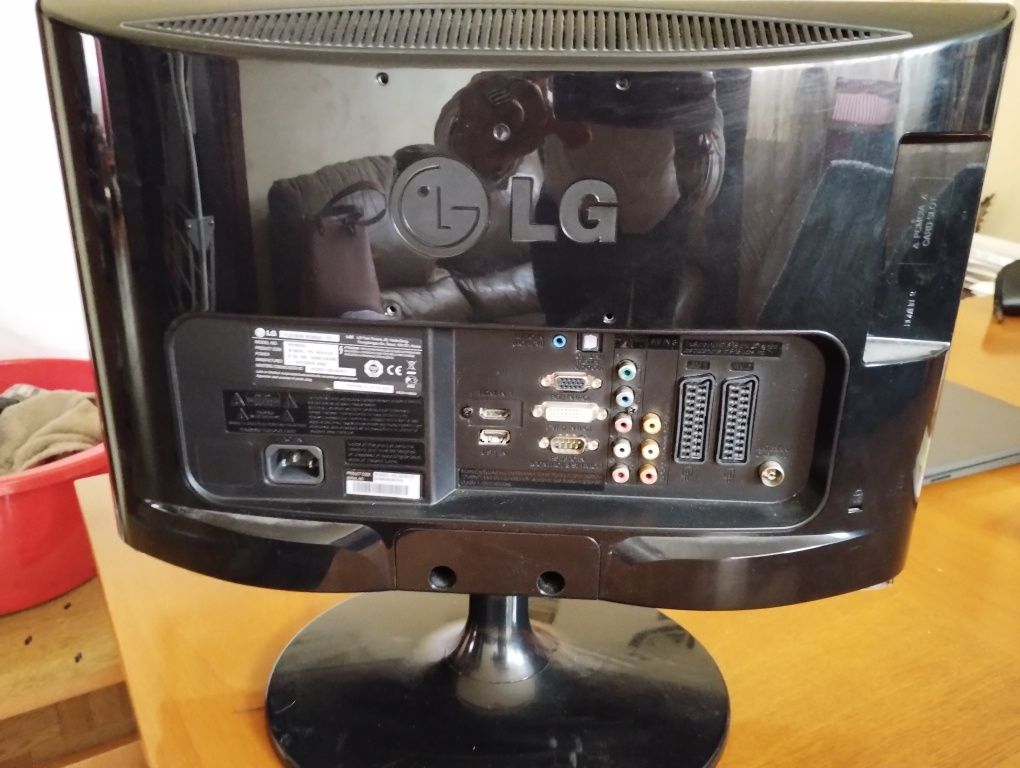 Телевизор LG 18 инча