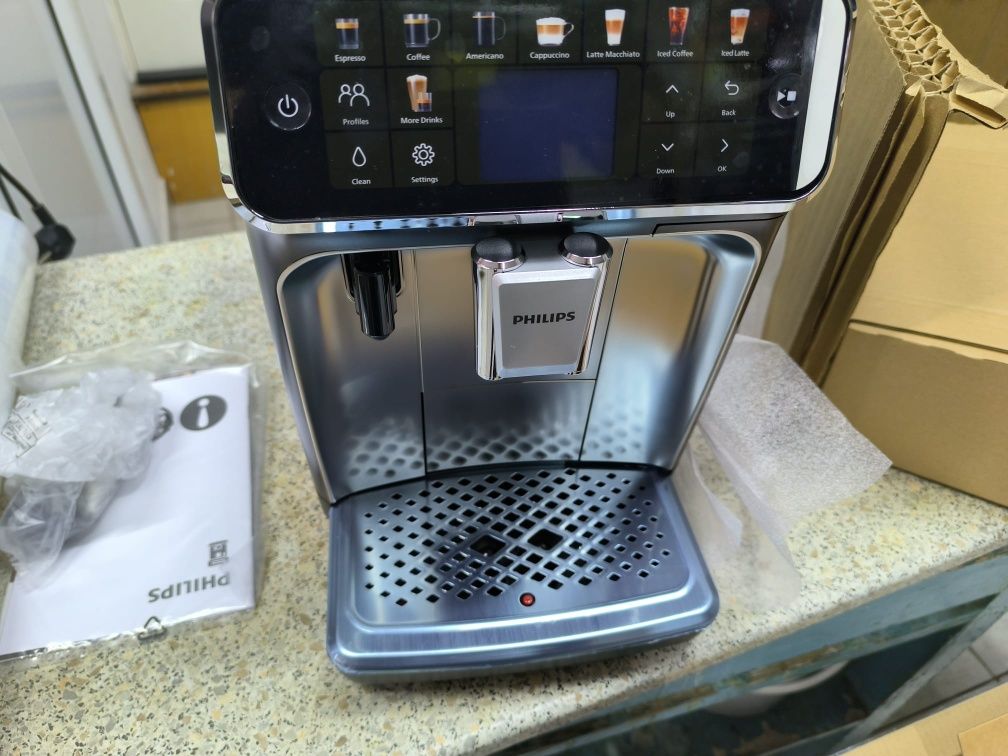 Espressor automat PHILIPS Seria 5500 EP5547/90, 1.8l, 1500W, 15 bar, a