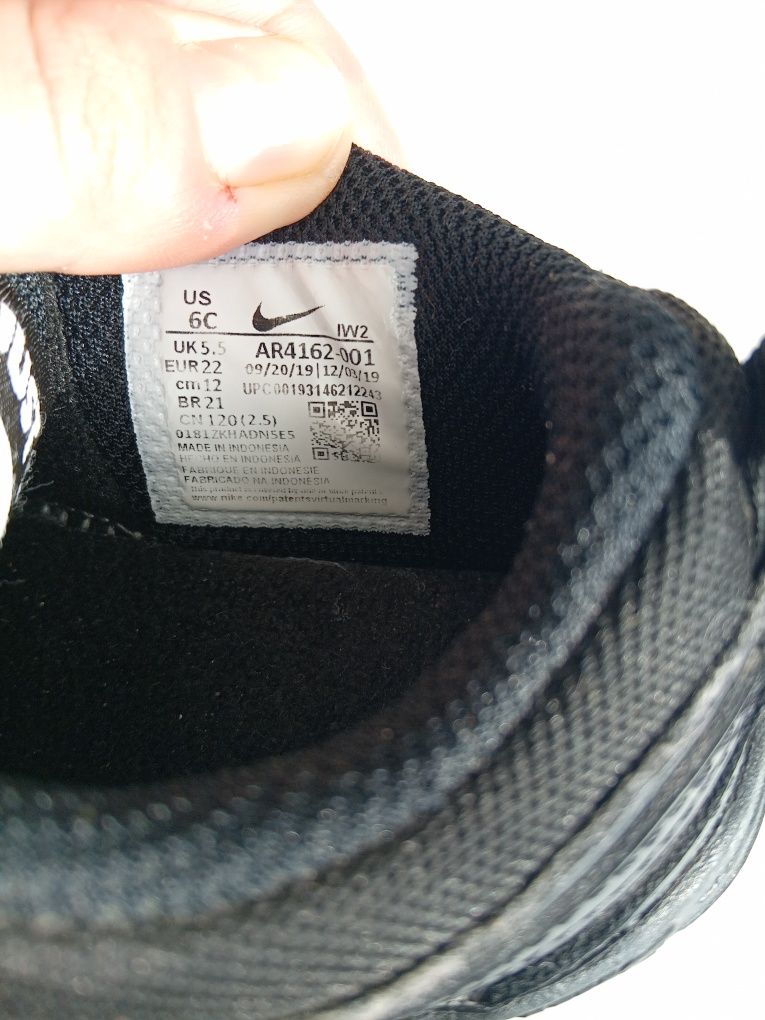 Vand adidasi Nike bebe marime 22 cm  int.12cm