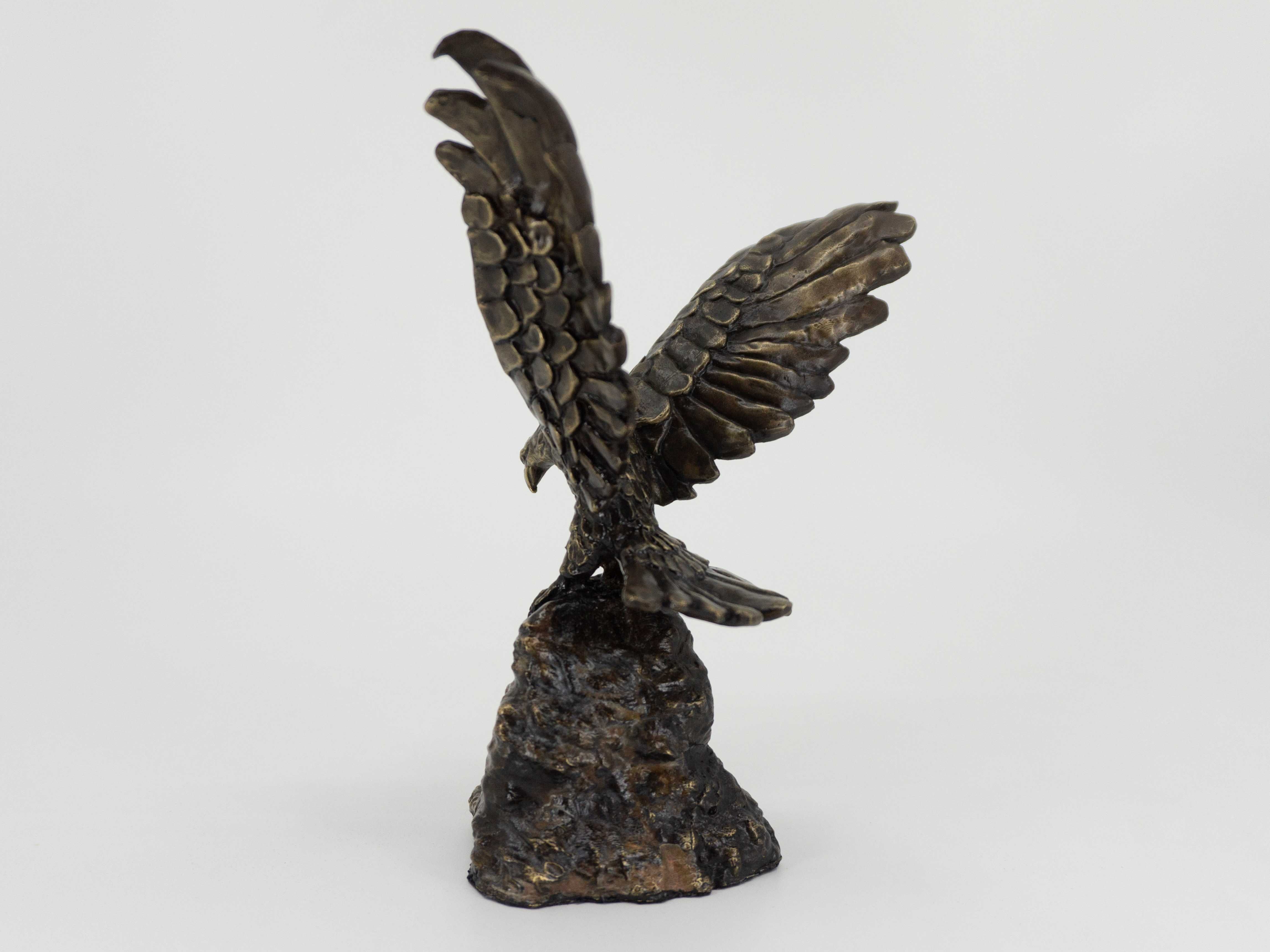 Статуетка на белоглав орел