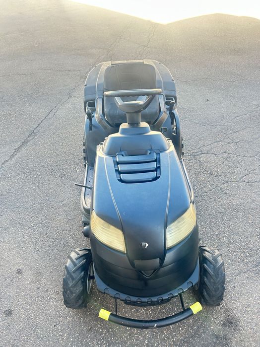 Tractoraș pentru gazon