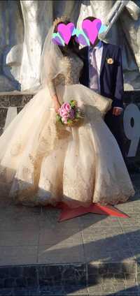 Шикарное свадебное платье!)