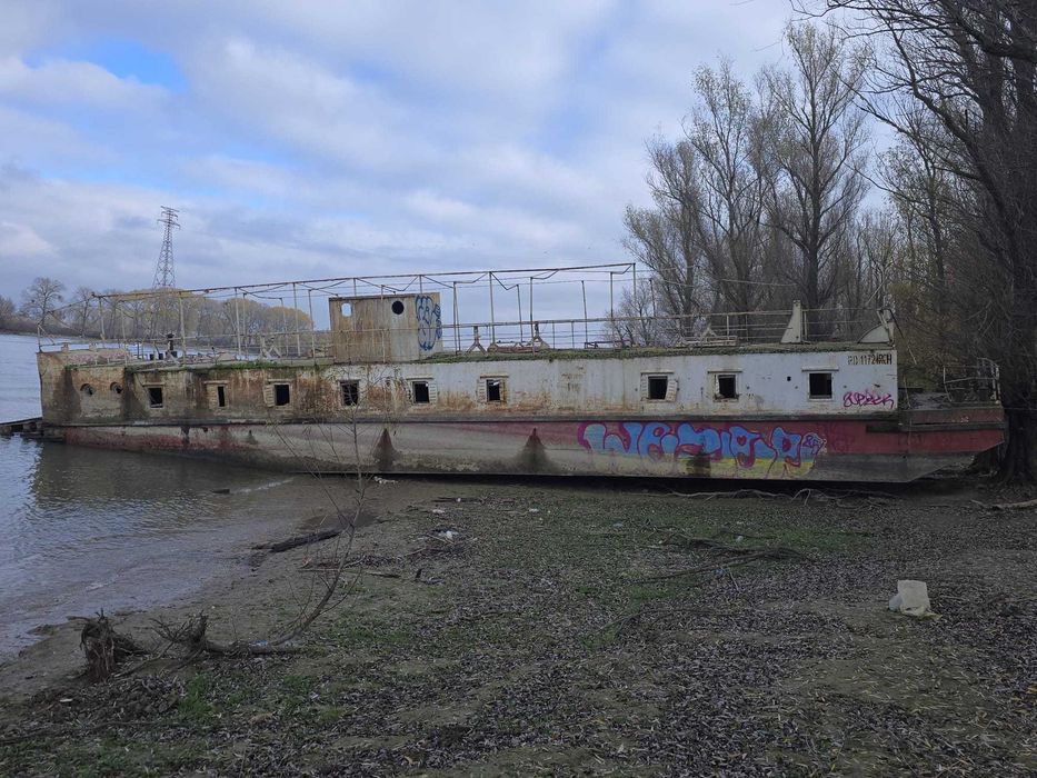 vand pontoane dormitoare