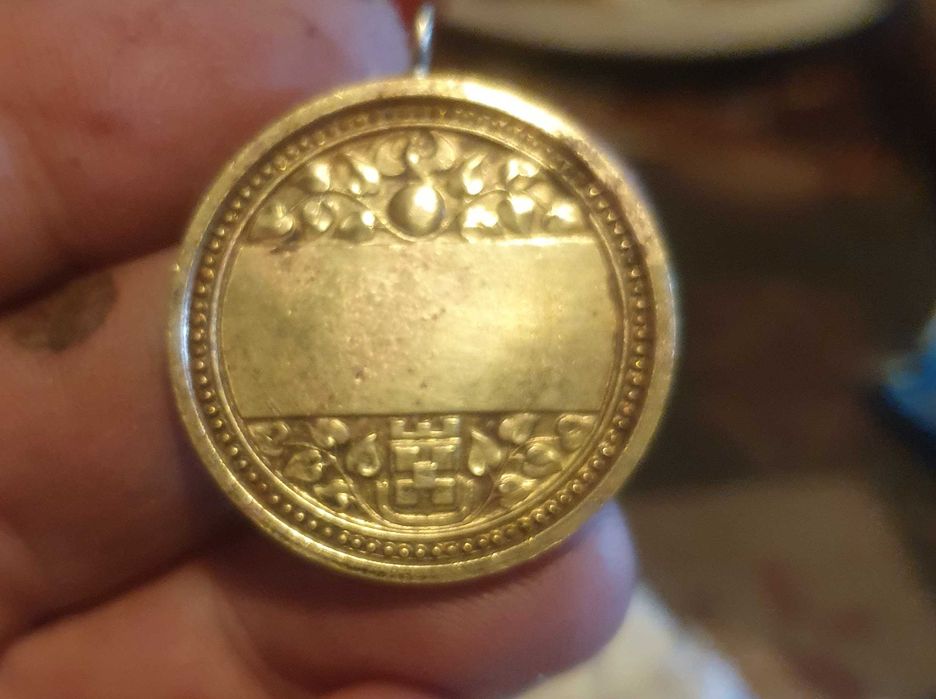 Продават се монети