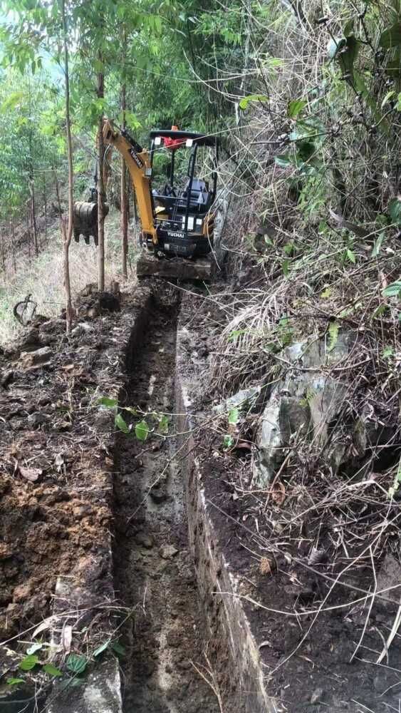 Mini Excavator Yuchai U17 STAGE 5 - Soluția Compactă cu Coadă ZERO