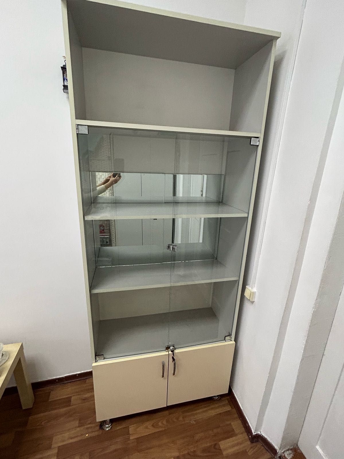 Шкаф белый, в отличном состоянии