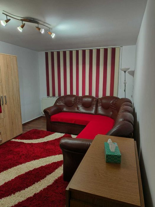 Închiriez apartament cu 2 camere decomandat