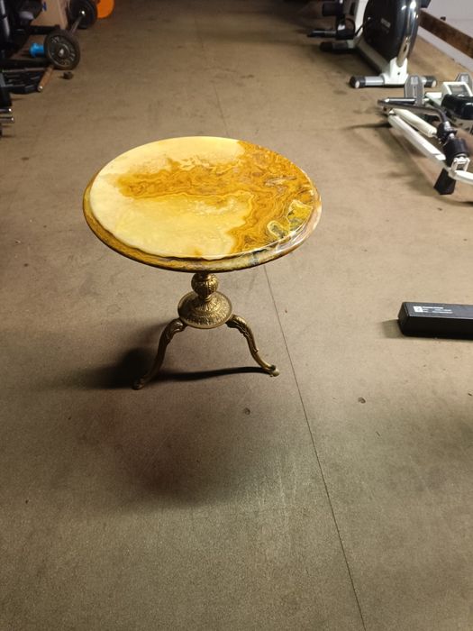 Барокова бронзова маса със плод от оникс