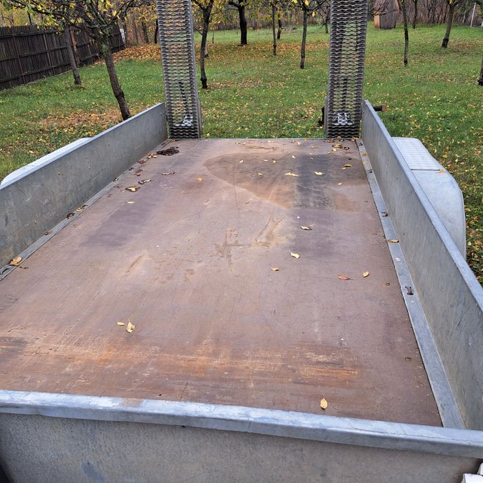 Remorca pentru utilaje  de 3,5 Tone An 04/2010 cu rampe stare perfecta