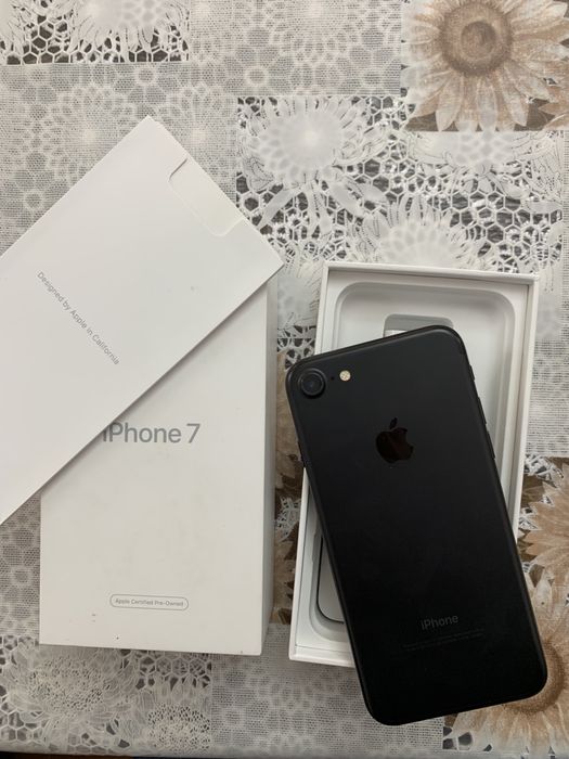 Vând sau schimb Iphone 7 (full box)