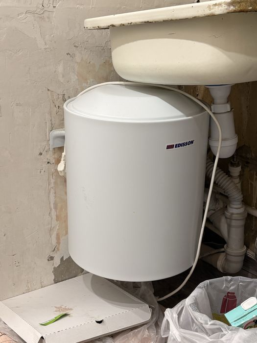 Продам водонагреватель 30 литров.