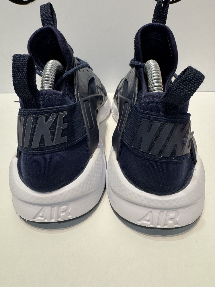Маратонки NIKE  HUARACHE .Номер38.5