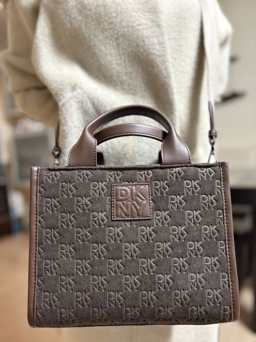 Данска чанта DKNY