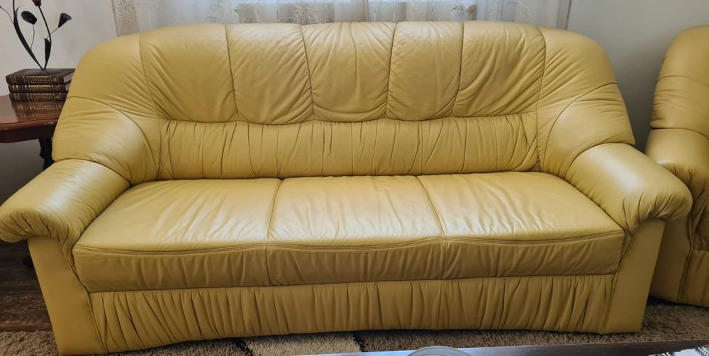 Canapele de piele crem