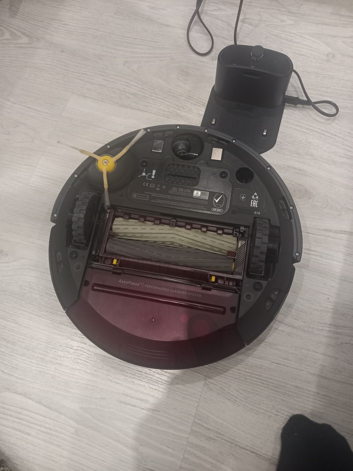 Продавам прахосмукачка IRobot roomba  модел 976