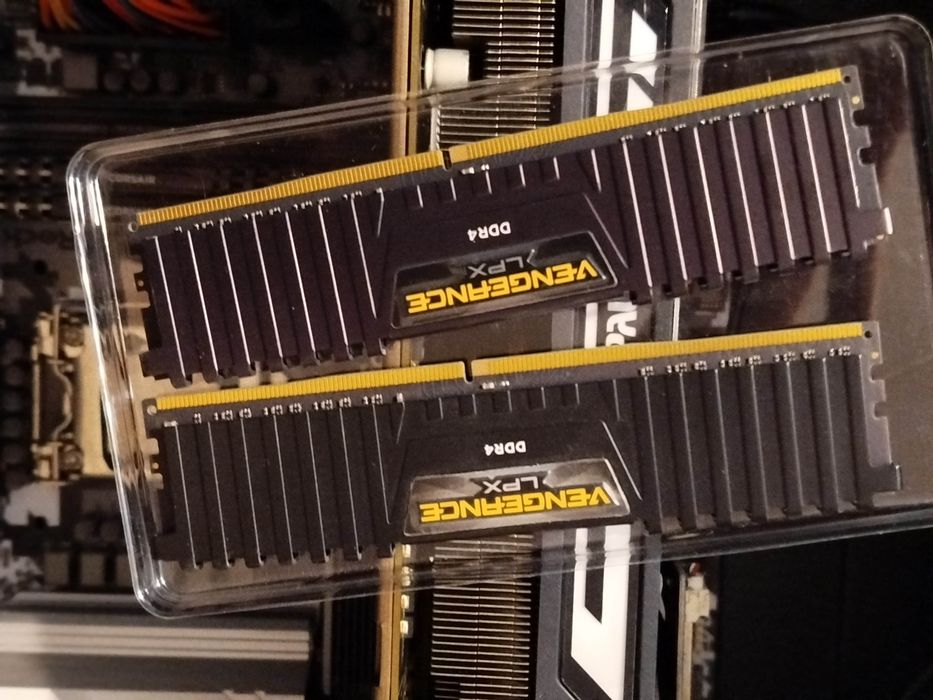 ASRock B560M Steel Legend + Intel i5-10400F + 32GB DDR4 4x8GB, 3000MH
