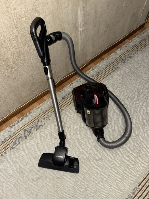 Продается два рабочих пылесоса LG и Samsung