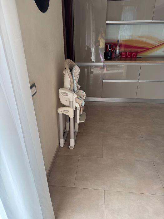 Scaun de masă Joie – stare excelentă ( impecabil, ca nou) , reglabil