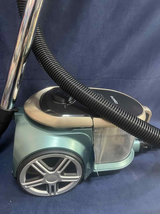 Прахосмукачка без торба Eureka