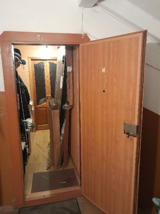 железная дверь  .