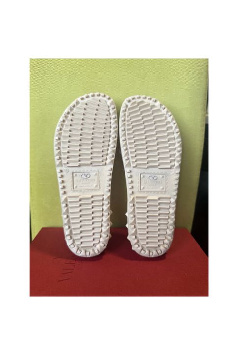 Valentino Garavani ,VLTN flip flops