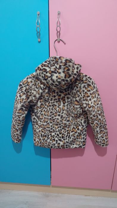 Ново яке/палто , размер 5-6г и Подарък Нова блуза