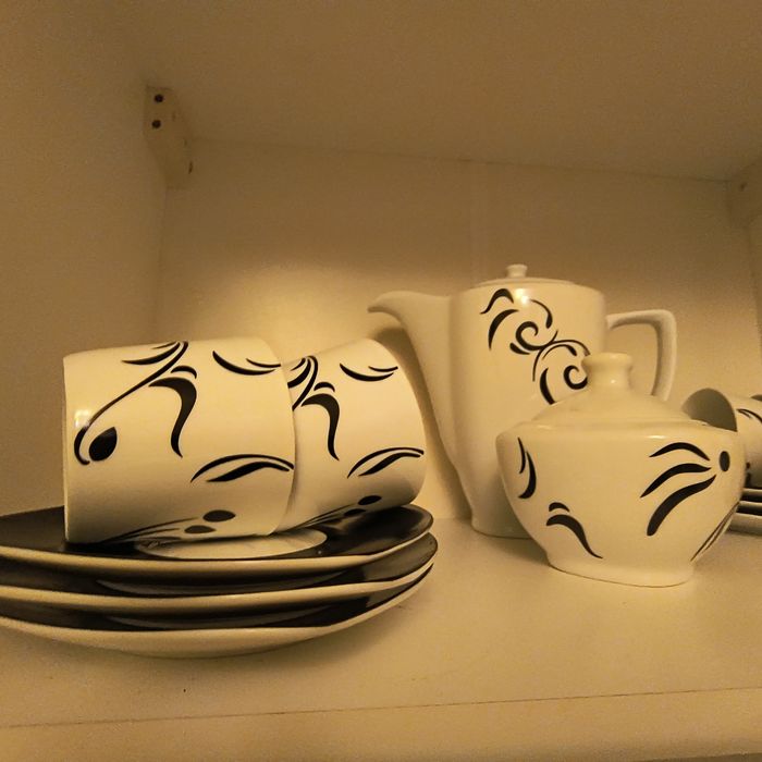 Set cești, farfurii, zaharniță, ceainic