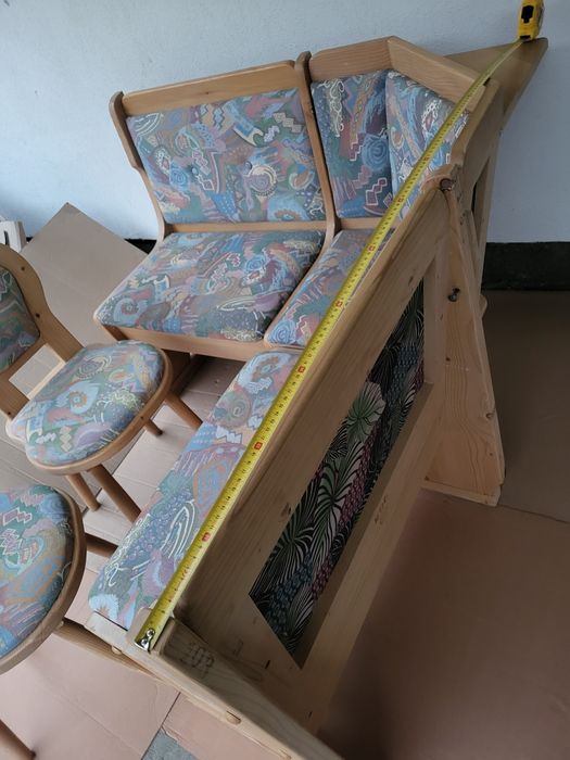 Coltar si doua scaune