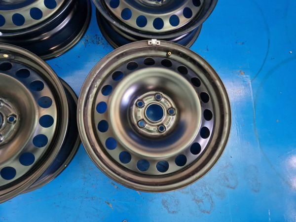 4 броя оригинални VW R17
железни джанти