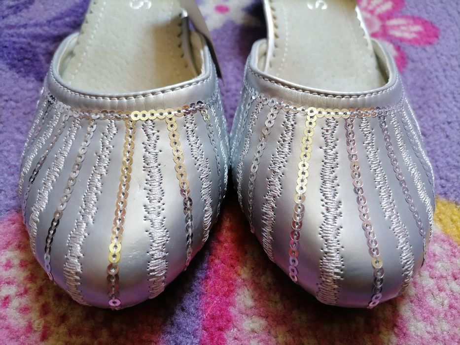 Pantofi argintii mărime 31(19,5 cm interior)