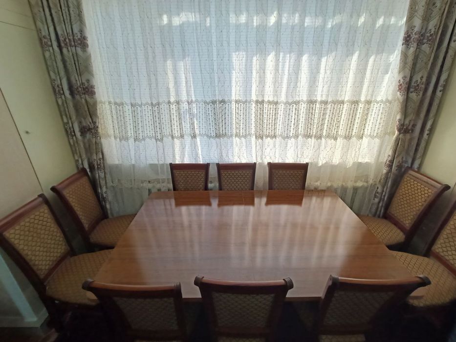 Продается стол и стулья