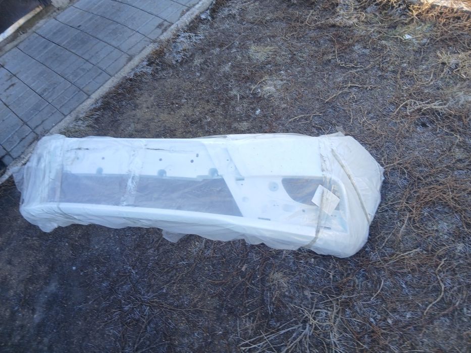 Продам бампер Лада Веста белое облако Новый свежо покрашен