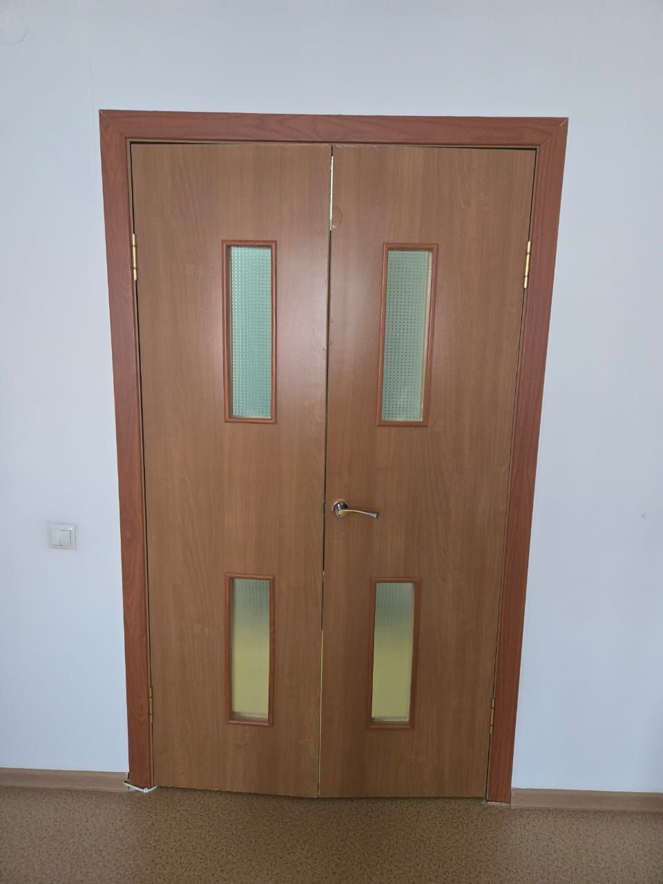 Продам ванну и двери