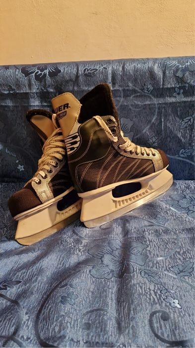 Patine de hockey Bauer nr 38.5 in stare foarte buna