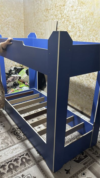 Двухяростный кровать