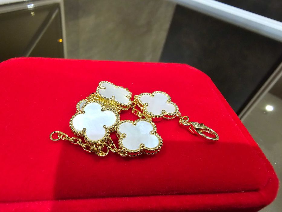 Van Cleef & Arpels VCA Mother of Pearl 5 Motifs Alhambra Дамска Гривна