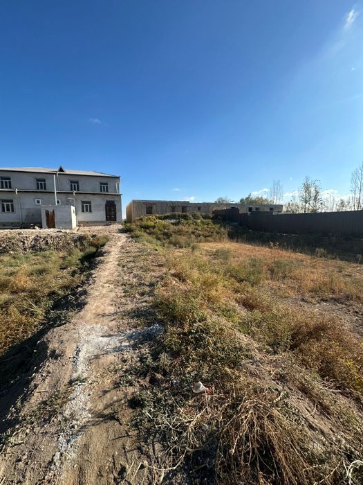 Ховли жой сотилади анжирчида