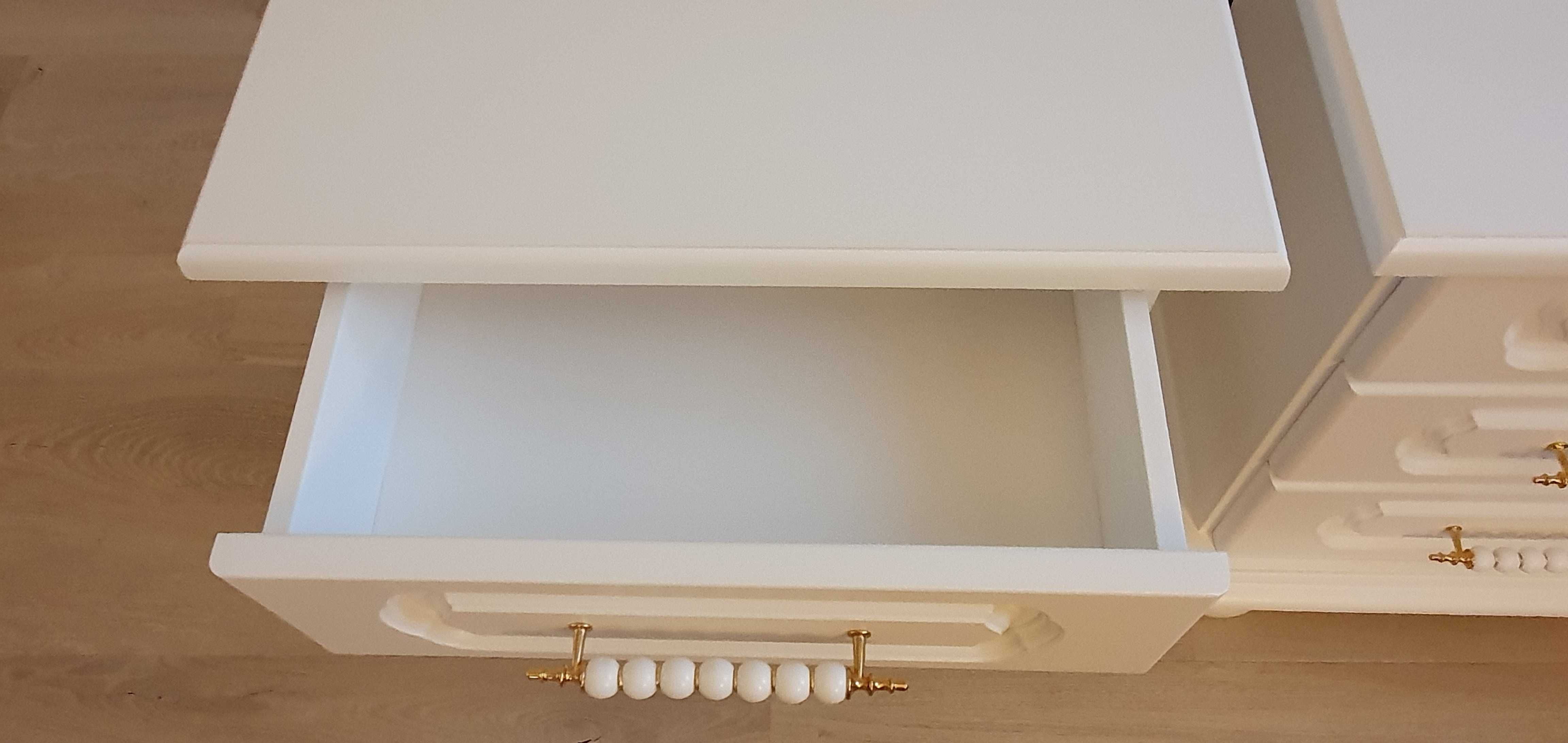 mobilier alb dormitor,noptiere,comode vintage,lemn masiv
