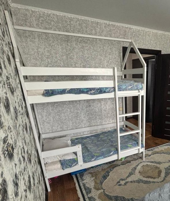 Двухъярусная кровать