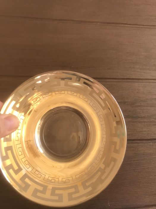 2 блюдцв под золото Версаче