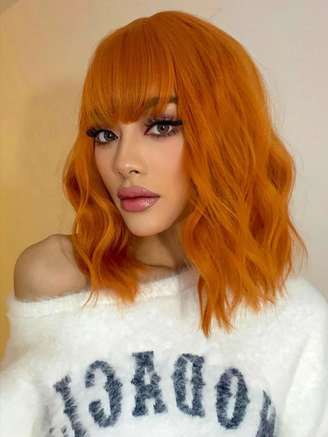 Оранжева перука на вълни с бретон