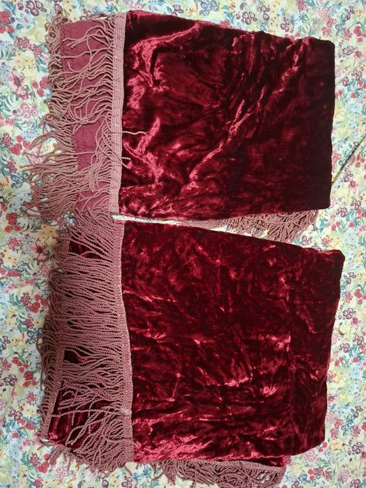 Две плюшени покривки за маса