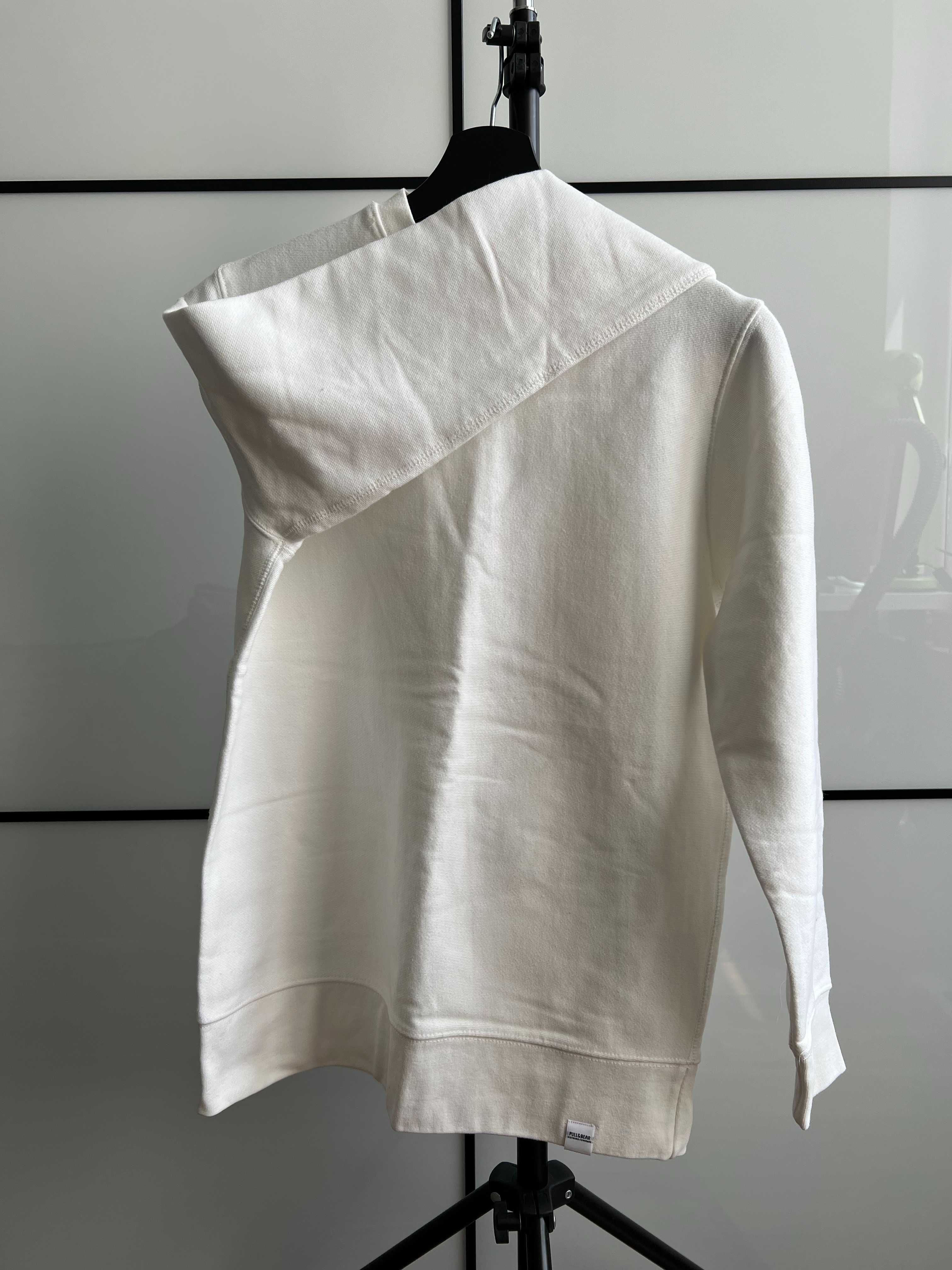 Бял суичър без качулка Pull and Bear, размер XS, White Sweatshirt,