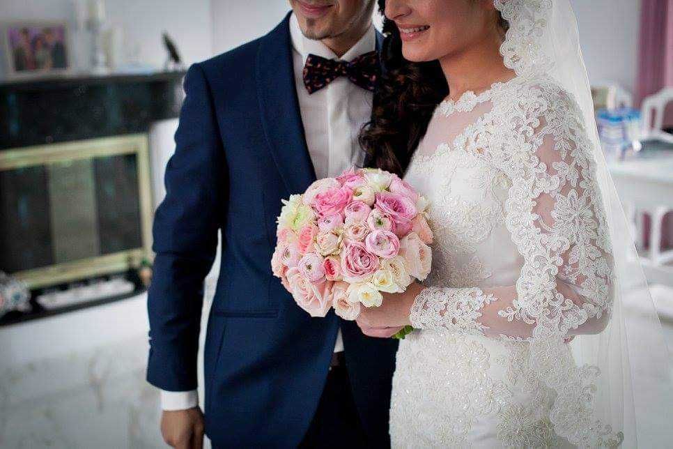 Rochie de mireasa sirenă cu trena si voal spaniol