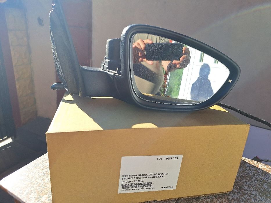 Vând oglinda completă VW Passat B7,