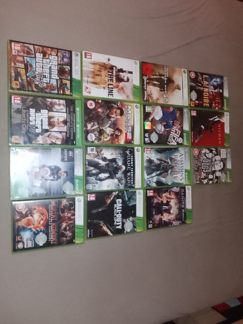 Xbox 360 cu 2 manete și 15 jocuri