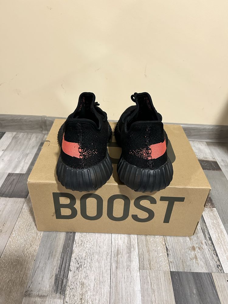 Оригинални Yeezy 350 v2 "Core Red"