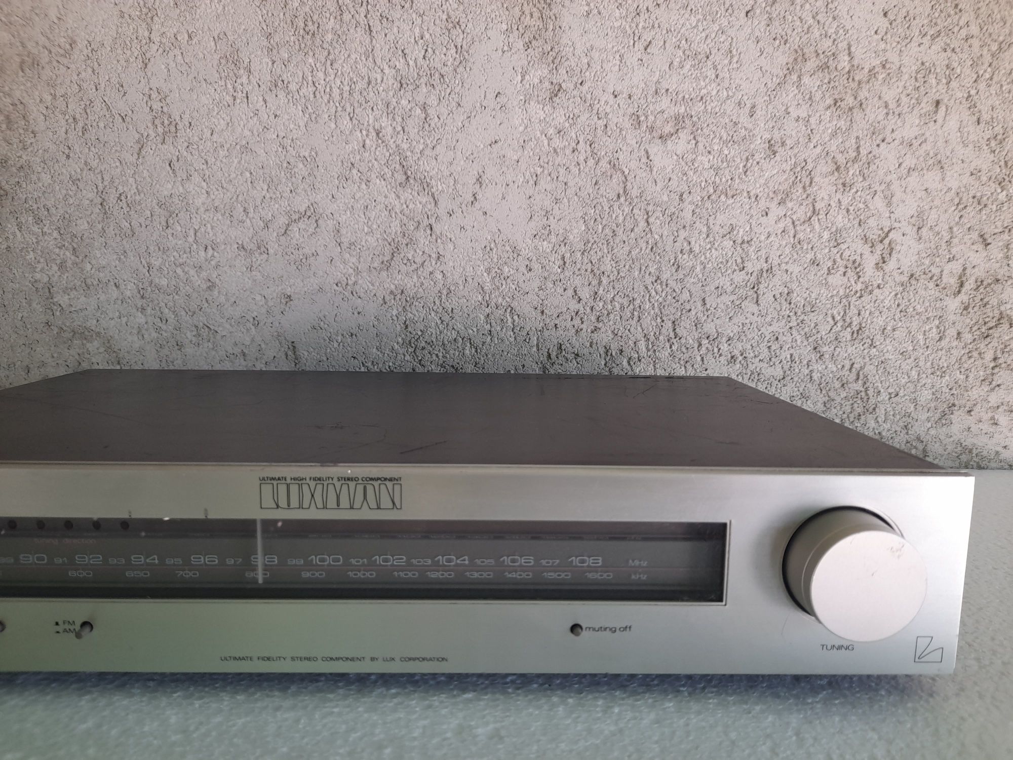 tuner audio Luxman T-1 ( linie/instrumente)