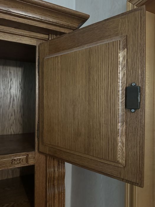 Vitrina / mobila lemn masiv