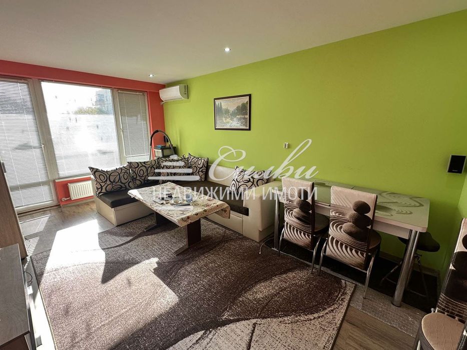 Двустаен апартамент - кв.Тракия